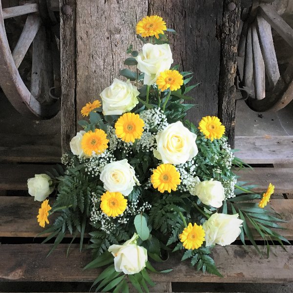 Blumengesteck weiße Rosen und gelbe Gerbera Bild 1